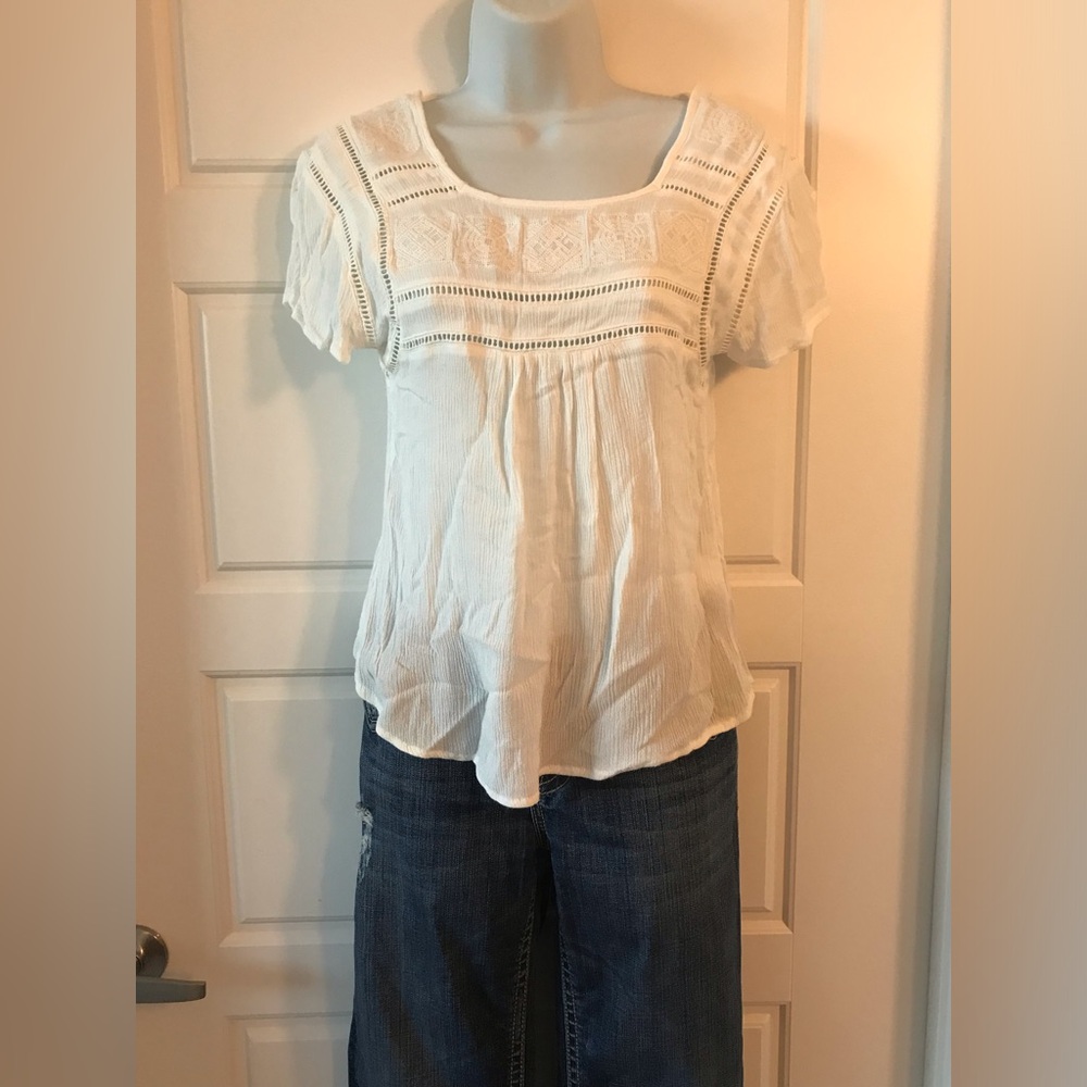 Romeo & Juliet Couture White Light & Airy top Sz. S